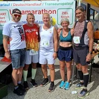 Die 5 österreichischen Marathonsammler von links nach rechts: Josef Unterberger (39 Länder), Bernhard Keiler (44 Länder), Herbert Bauer (22 Länder), Helga Marwan-Schlosser (49 Länder) und Martin Geicsnek (48 Länder). 