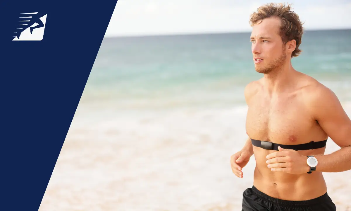 Ein Mann beim Laufen mit einem Brustgurt