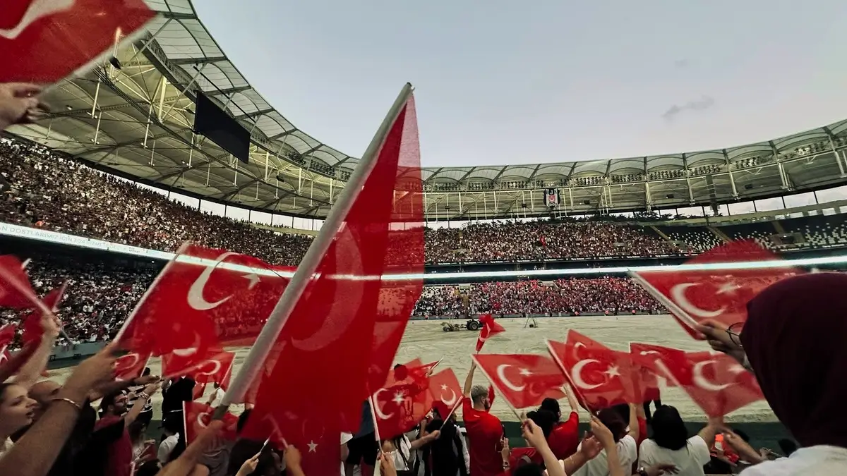 Flaggen von türkischen Fußballfans
