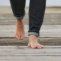 Unsere Füße genießen das Barfußlaufen