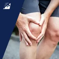 Ein Läufer greift sich auf seinen Meniskus