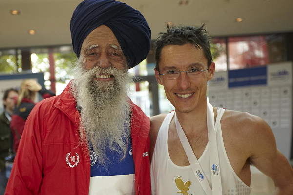 Der über 100-Jährige Fauja Singh und Günther-Weidlinger (C) SIP Johannes Langer