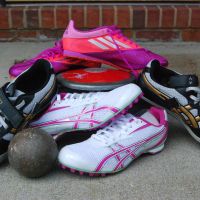 Diskuswerferin mit Eiern beworfen