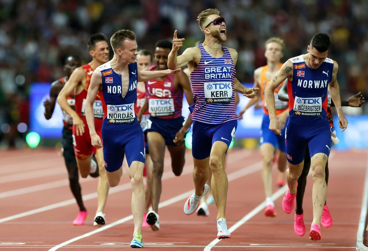 Josh Kerr triumphiert im WM-Finale über die 1.500 Meter.