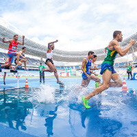 Im Spitzensport hat das Baumwollshirt längst ausgedient.