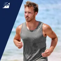 Ein Mann beim Laufen am Meer