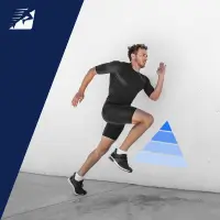 Ein männlicher Läufer mit schwarzer Kleidung