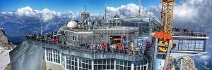 Das Münchner Haus befindet sich direkt neben dem Gipfel der Zugspitze