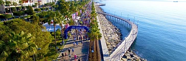 Laufen und den Meerblick genießen: Das bietet in Zypern nicht nur der Limassol Marathon