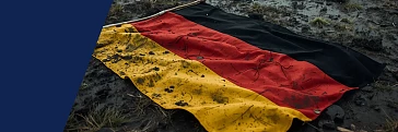 Deutschland Flagge liegt am Boden im Dreck