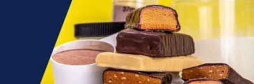 Energieriegeln und Proteinpulver
