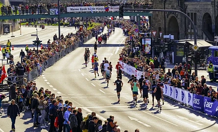 Marathon Hamburg: Läufer auf der Strecke.