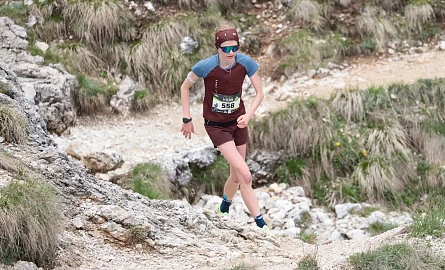 Dolomites Saslong Half-Marathon 2025: Die Österreicherin Amelie Muss auf dem Weg zu einem neuen Streckenrekord.