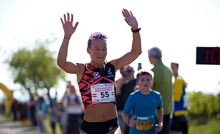 Julia Mayer siegt beim Windpark Run Tattendorf 2024