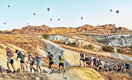 Mitten in der Türkei findet mit dem Cappadocia Ultra-Trail einer der atemberaubendsten Trailruns Asiens statt