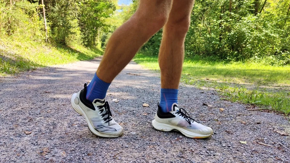 Läufer Thomas Bauer MSc mit dem Anta Mach Pro Laufschuh