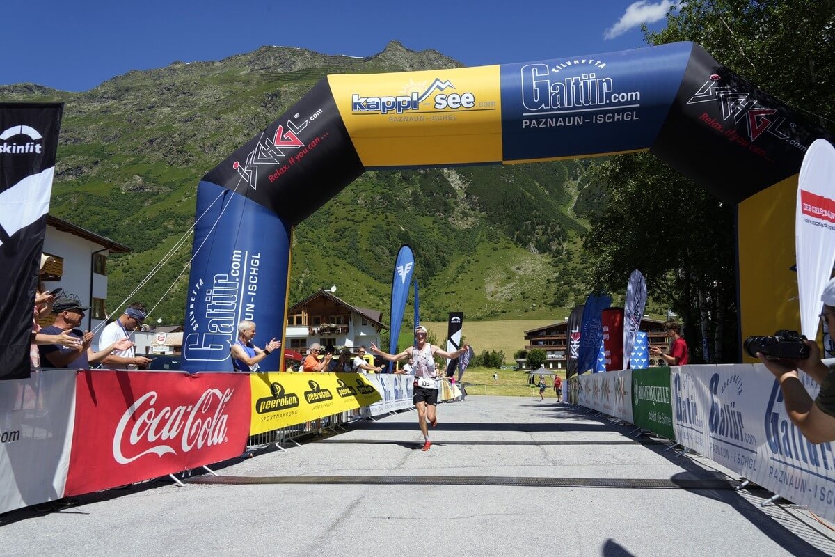 Der Österreicher Hans-Peter Innerhofer ist der Sieger der Königsdisziplin 2023 über 41,9 Kilometer.