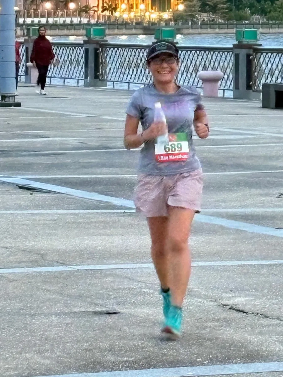 Brunei Marathon: Foto 31a Muantawan genannt Pei im Einsatz