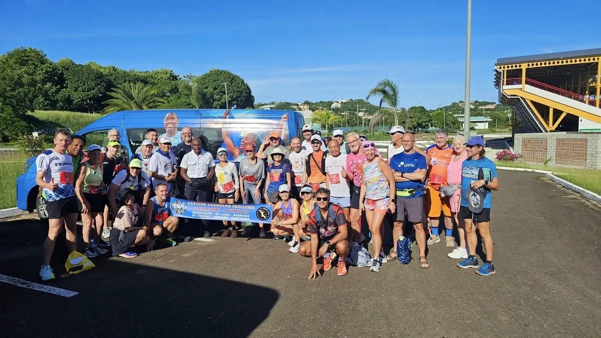 Eastern Caribbean Marathon Challenge: Gruppenfoto vor dem Start in St. Lucia