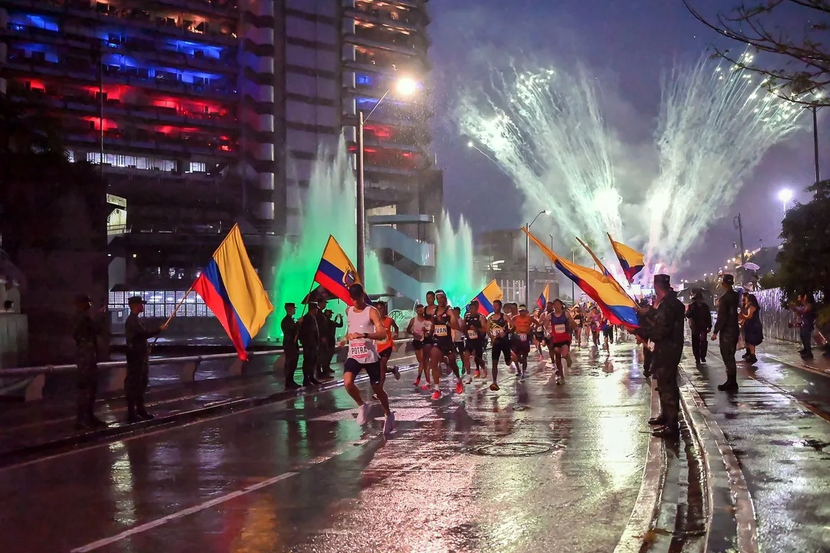 Feuerwerk um 5:30 Uhr beim Start des Maraton Medellin