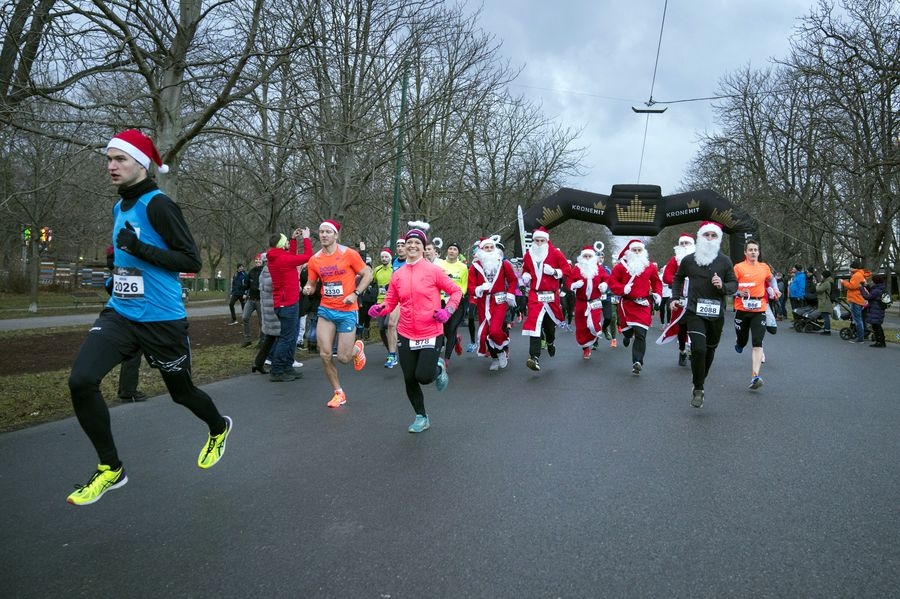 Beim Vienna Christmas Run läufst du kostümiert die 5 Kilometer. Foto: Eventery_Press Stefan Voitl