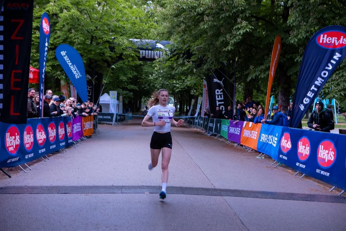 Annika Leineweber auf Platz 2 beim Salzburger Frauenlauf 2025