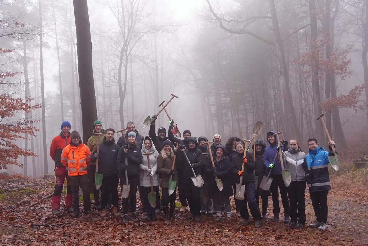 BASF Firmencup Hockenheim - Baumpflanzaktion (© Infront B2Run GmbH) BASF Firmencup Hockenheim - Baumpflanzaktion