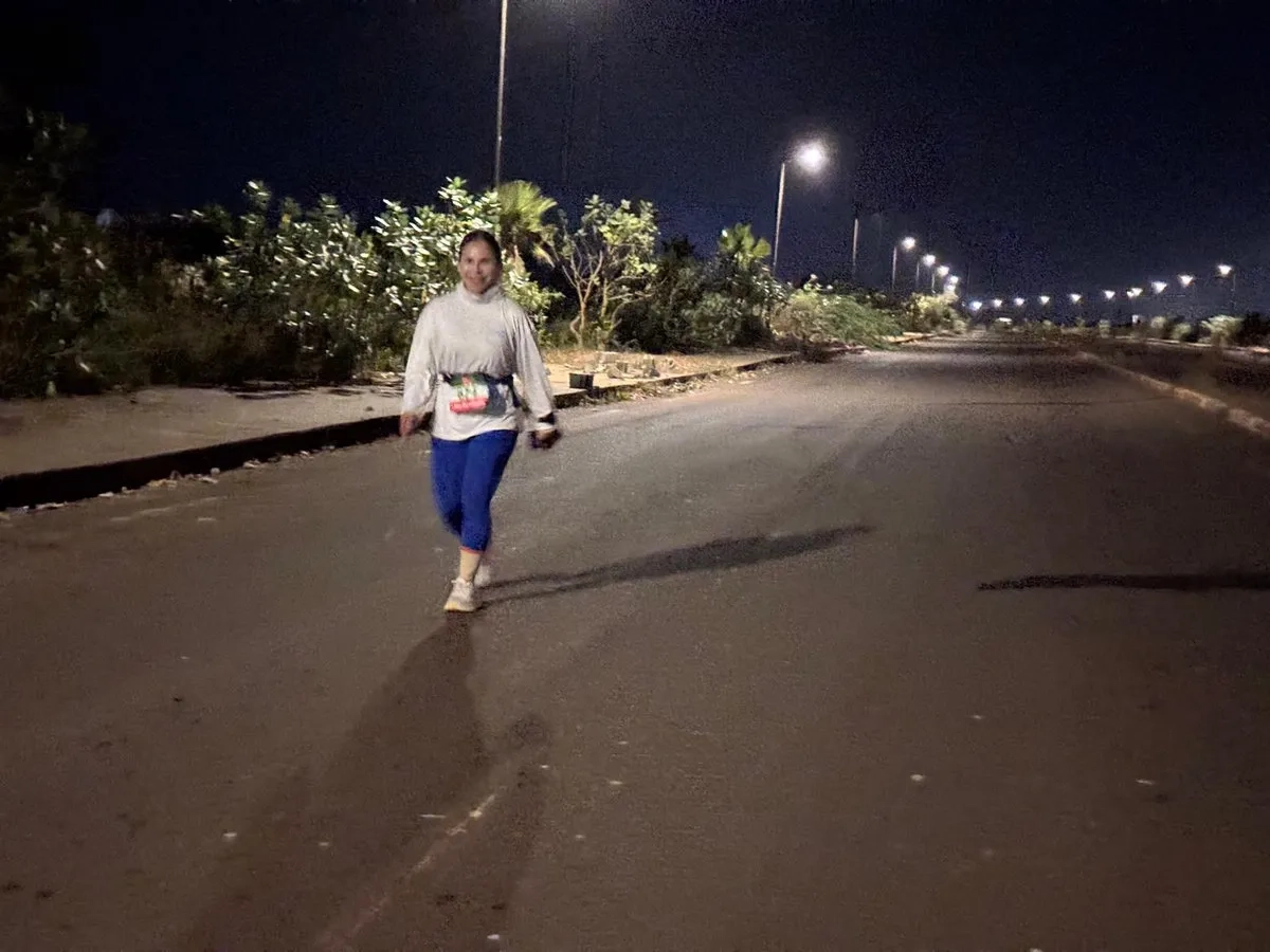 Dakar Club-Marathon: Bernadette auf der Laufstrecke