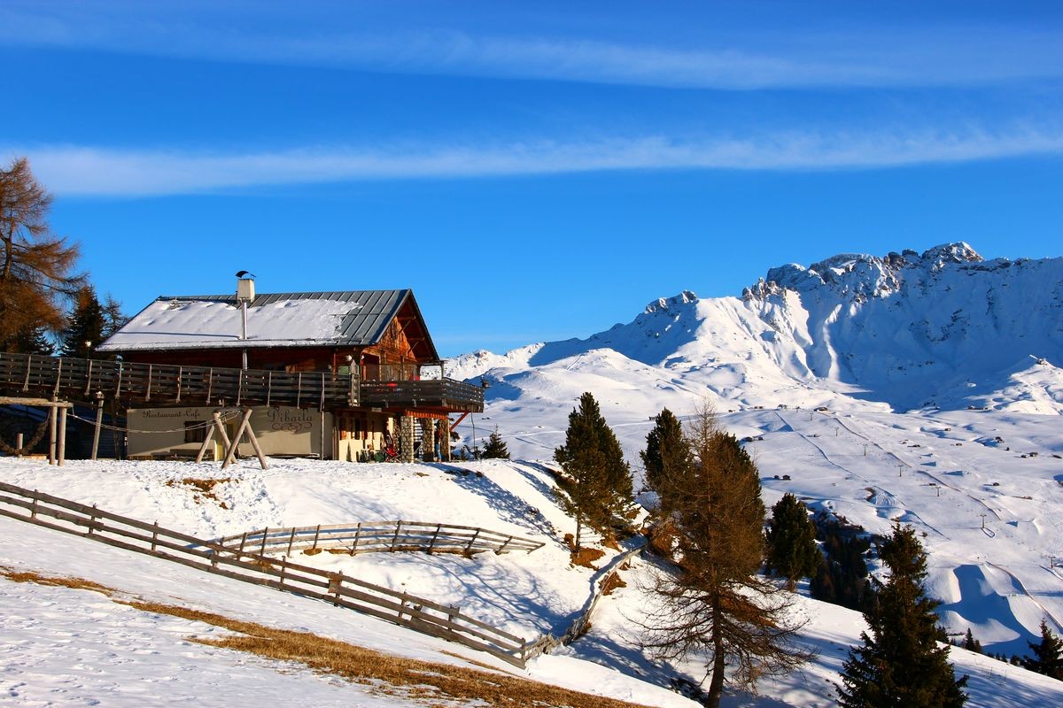Die Puflatschhütte kann direkt mit dem Auto erreicht werden.