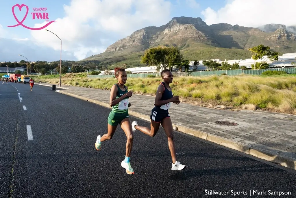 Totalsports Women's Race Cape Town 2024: Nare + Njoki vor dem Tafelberg