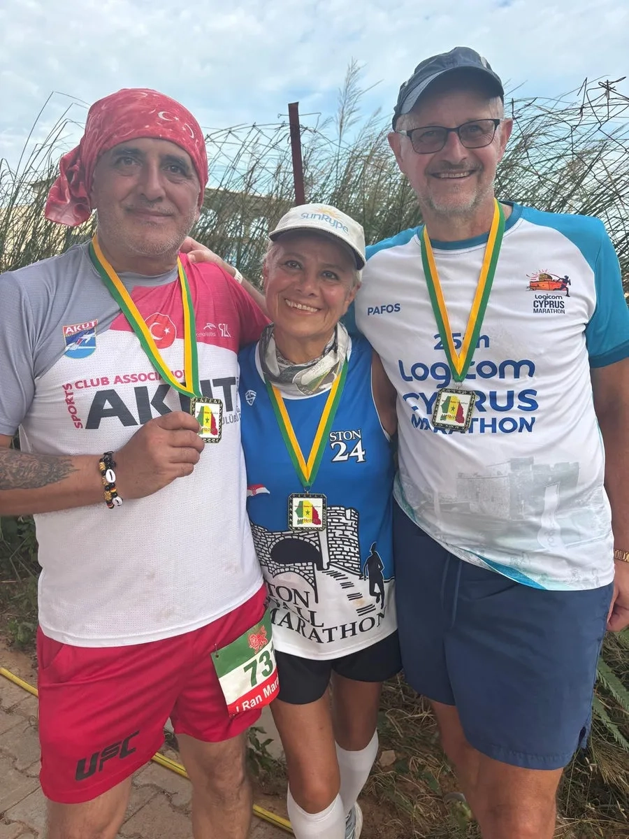 Dakar Club-Marathon: Szegin, Parvaneh und Peter im Ziel