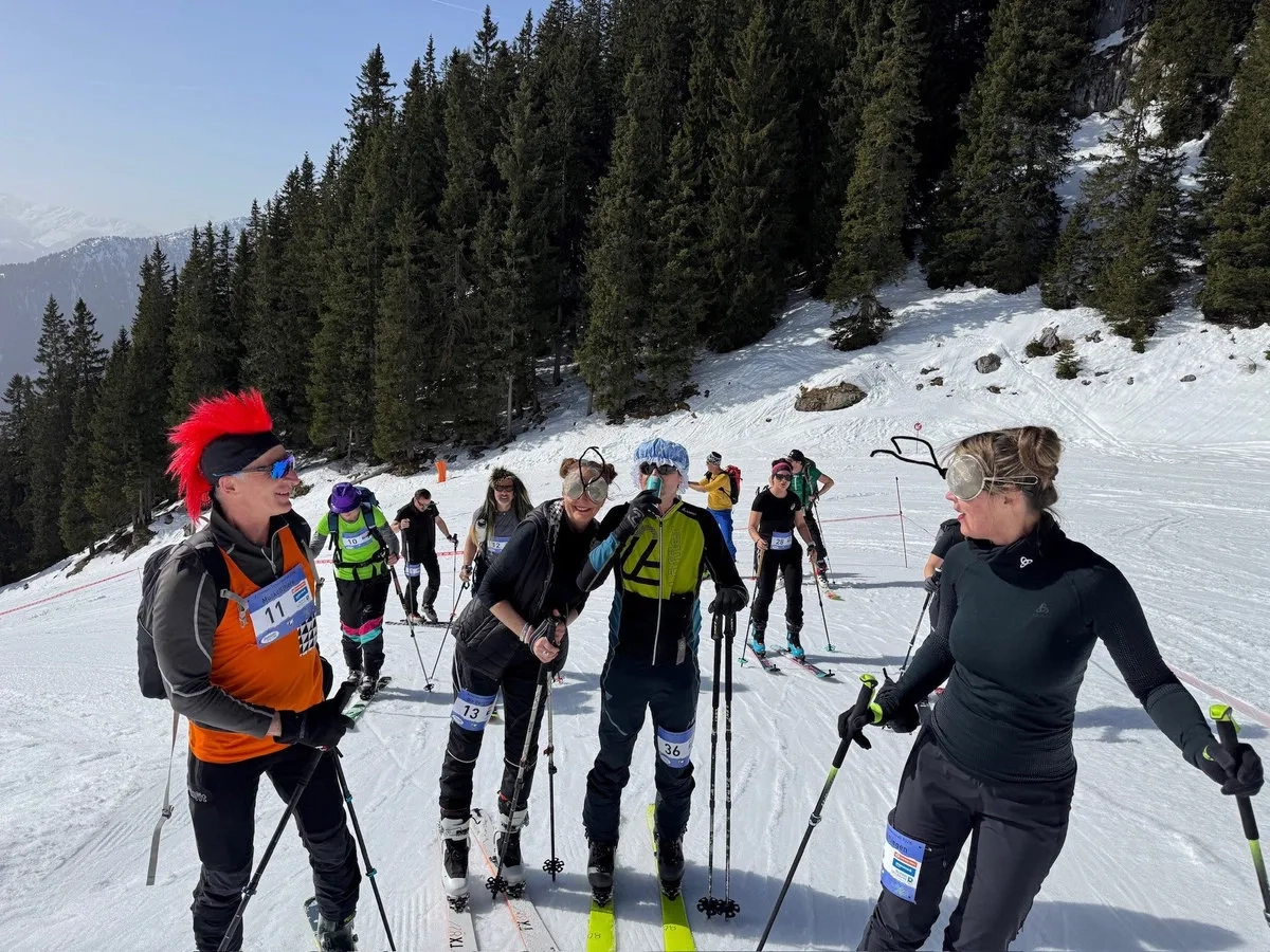 Der 2. Achenseer Skitourenspaß motivierte viele Teilnehmer auch zu Verkleidungen. (© Achensee Tourismus) Der 2. Achenseer Skitourenspaß motivierte viele Teilnehmer auch zu Verkleidungen.