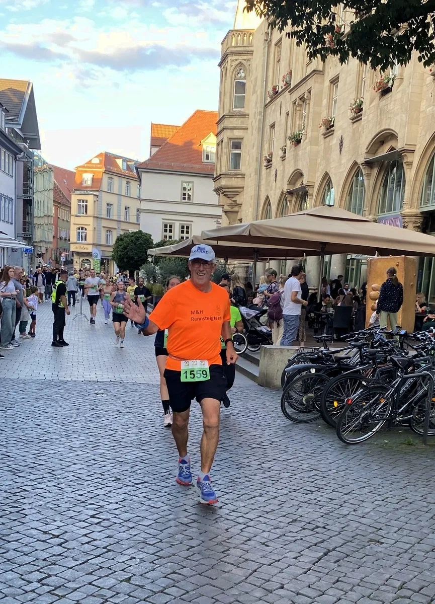 Erfurter Nachtlauf 2025: Rennsteigläufer Holger Sakuth fühlte sich beim Nachtlauf wie zuhause.