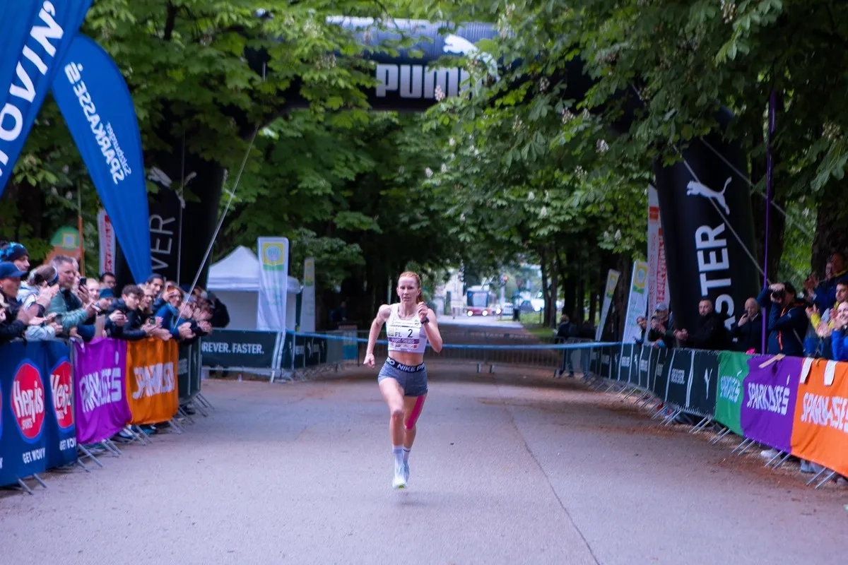 Siegerin Marie Theres Gruber beim Salzburger Frauenlauf 2025