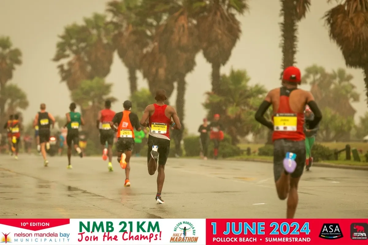 Nelson Mandela Bay Half Marathon 2024: Auch Spitze leidet im Regen
