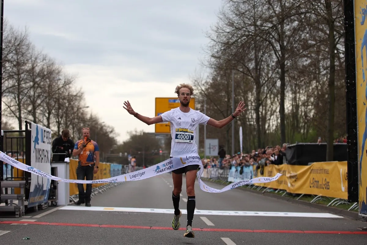 Nic Ihlow siegt beim Leipzig Marathon 2025 zum vierten Mal in Serie