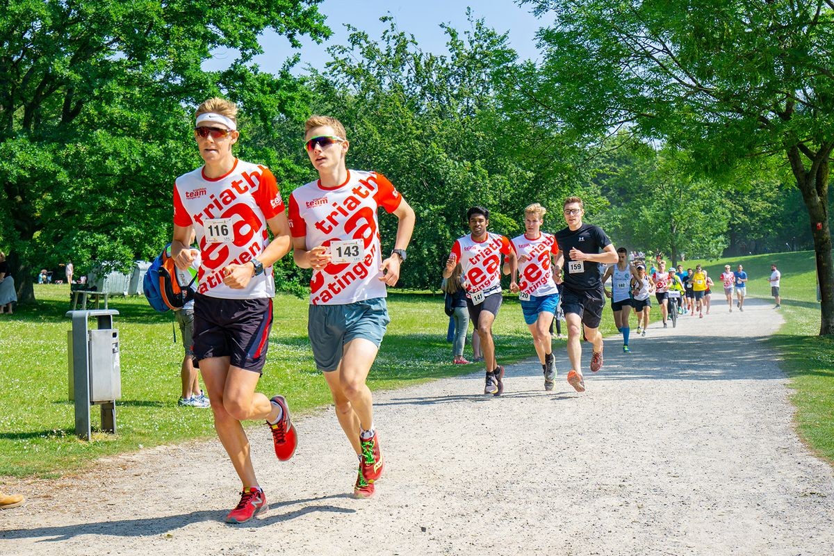 Läufer beim Seeuferlauf Ratingen