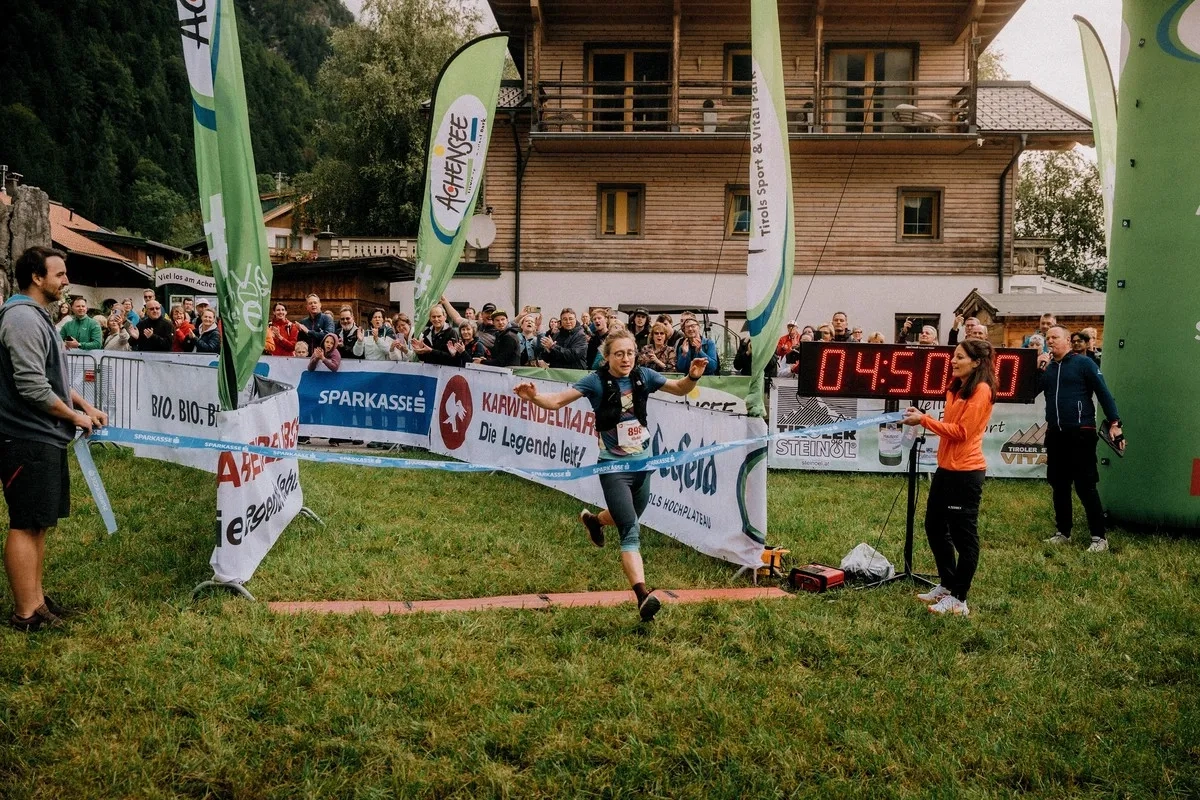 Karwendelmarsch 2025: Maike Drieb-Schön (LAZ Rhein-Sieg) konnte sich in der Damenwertung souverän und neuer Rekordzeit durchsetzen.