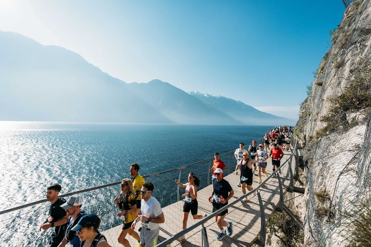 Der Lake Garda 42 Marathon ist einer von mehreren wunderschönen Seenläufen in Italien