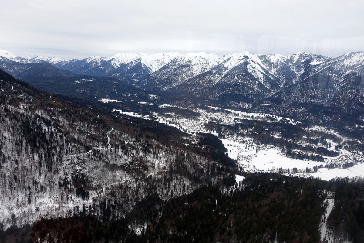 Blick vom Skigebiet über Garmisch