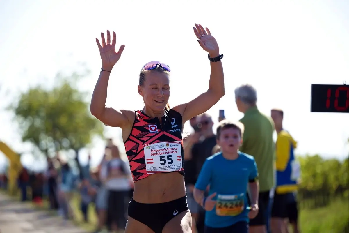 Julia Mayer siegt beim Windpark Run Tattendorf 2024