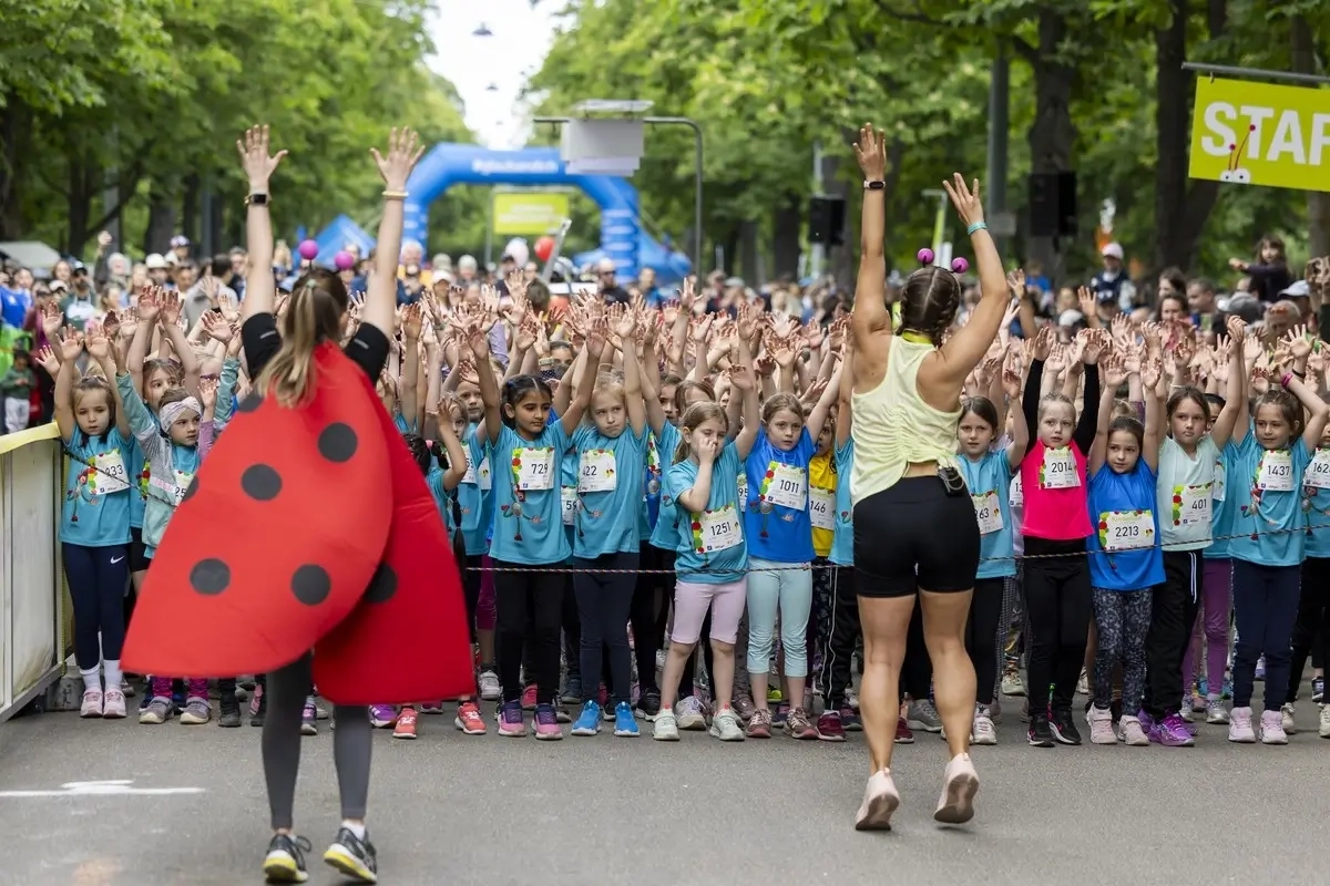 Kurz vor dem Start zum Wiener Kinderlauf 2025 (Foto: © Martin Steiger) Kurz vor dem Start zum Wiener Kinderlauf 2025 (Foto: © Martin Steiger)