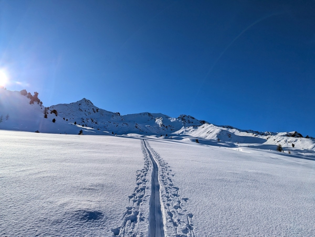 Skitour Vorderes Kreuzjoch 20: Der Gipfel ist nun direkt in Sicht, aber noch weit entfernt. Skitour Vorderes Kreuzjoch 20: Der Gipfel ist nun direkt in Sicht, aber noch weit entfernt.