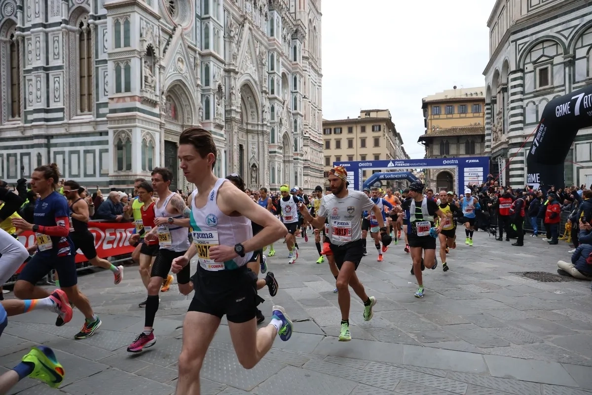 Start zum Firenze Marathon 2024 (Foto: © Veranstalter) Start zum Firenze Marathon 2024 (Foto: © Veranstalter)