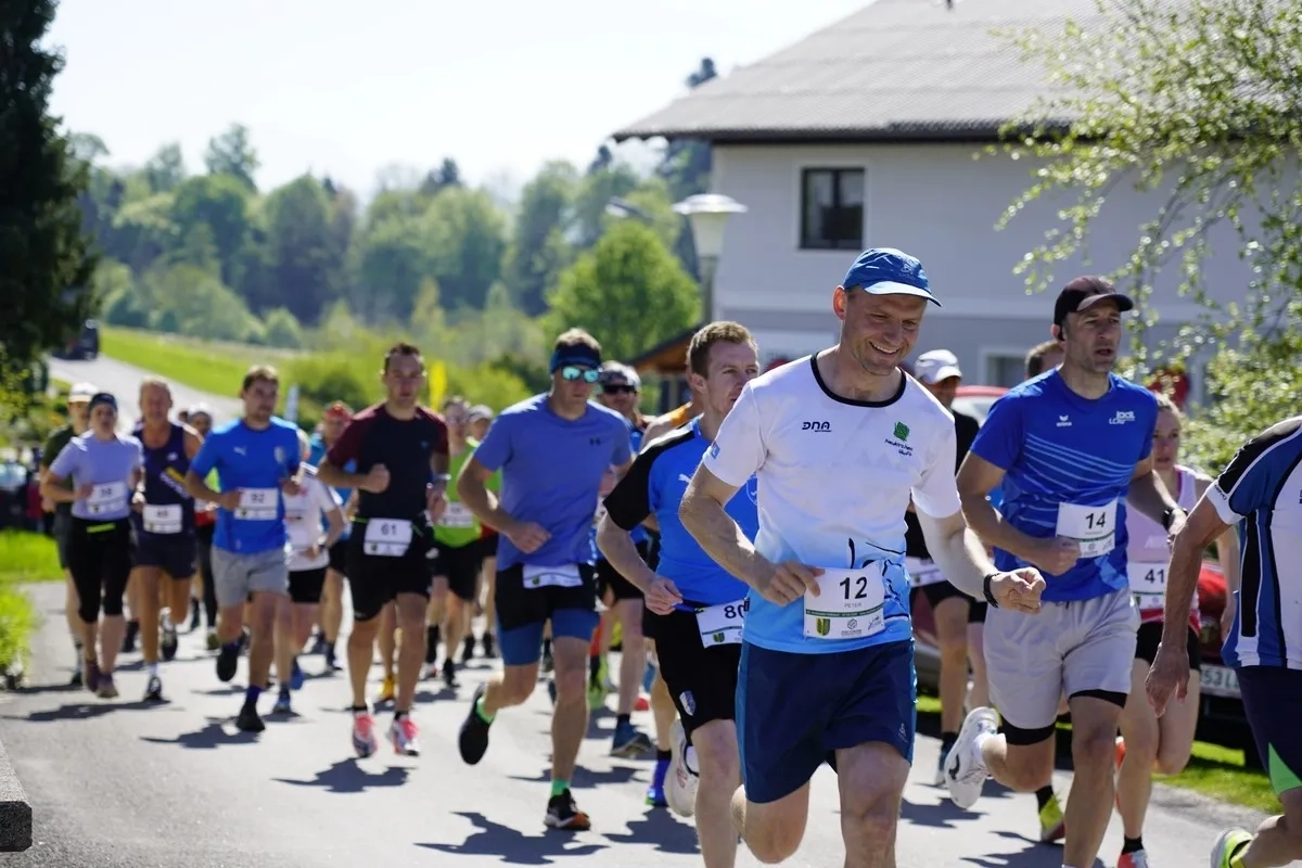 Vöcklataler Volkslauf 2025 (Foto: © Veranstalter) Vöcklataler Volkslauf 2025 (Foto: © Veranstalter)