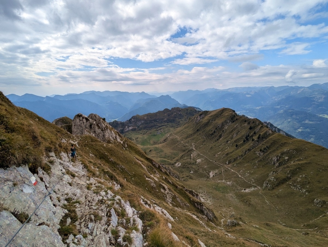 Monte Cadria Wanderung 39: Blick zurück auf den Aufstiegsweg. Monte Cadria Wanderung 39: Blick zurück auf den Aufstiegsweg.