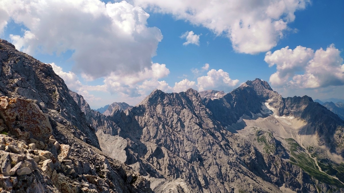 Jubiläumsgrat 66: Blick zurück auf einen Großteil des Jubigrates. Jubiläumsgrat 66: Blick zurück auf einen Großteil des Jubigrates.