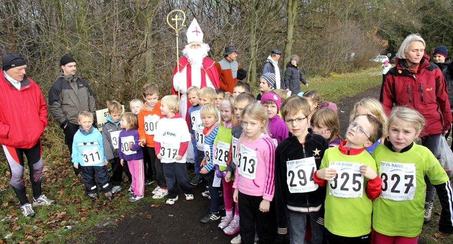 Nikolaus-Waldlauf auf der Erpeler Ley (C) Veranstalter Nikolaus-Waldlauf auf der Erpeler Ley (C) Veranstalter
