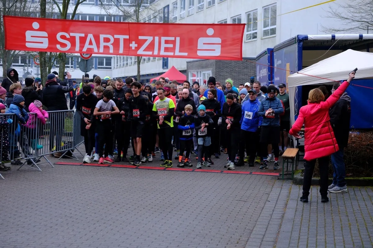Silvesterlauf Rund um den Danzturm Iserlohn 2025 (© Veranstalter) Silvesterlauf Rund um den Danzturm Iserlohn 2025 (© Veranstalter)
