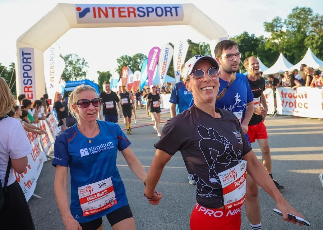 Zieleinlauf beim Welser Businessrun 2025 (Foto: © Dietmaier) Zieleinlauf beim Welser Businessrun 2025 (Foto: © Dietmaier)